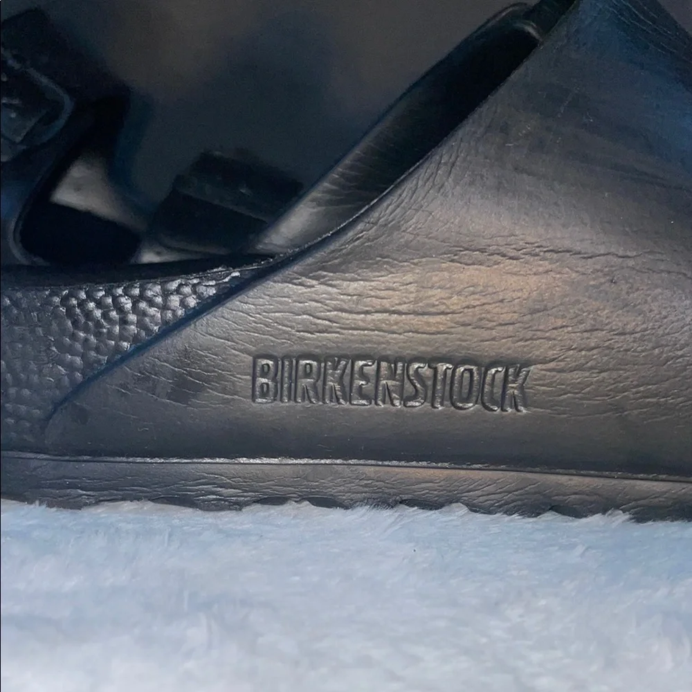 Birkenstock Black Sandals with Adjustable Straps and Contoured‎ Sole